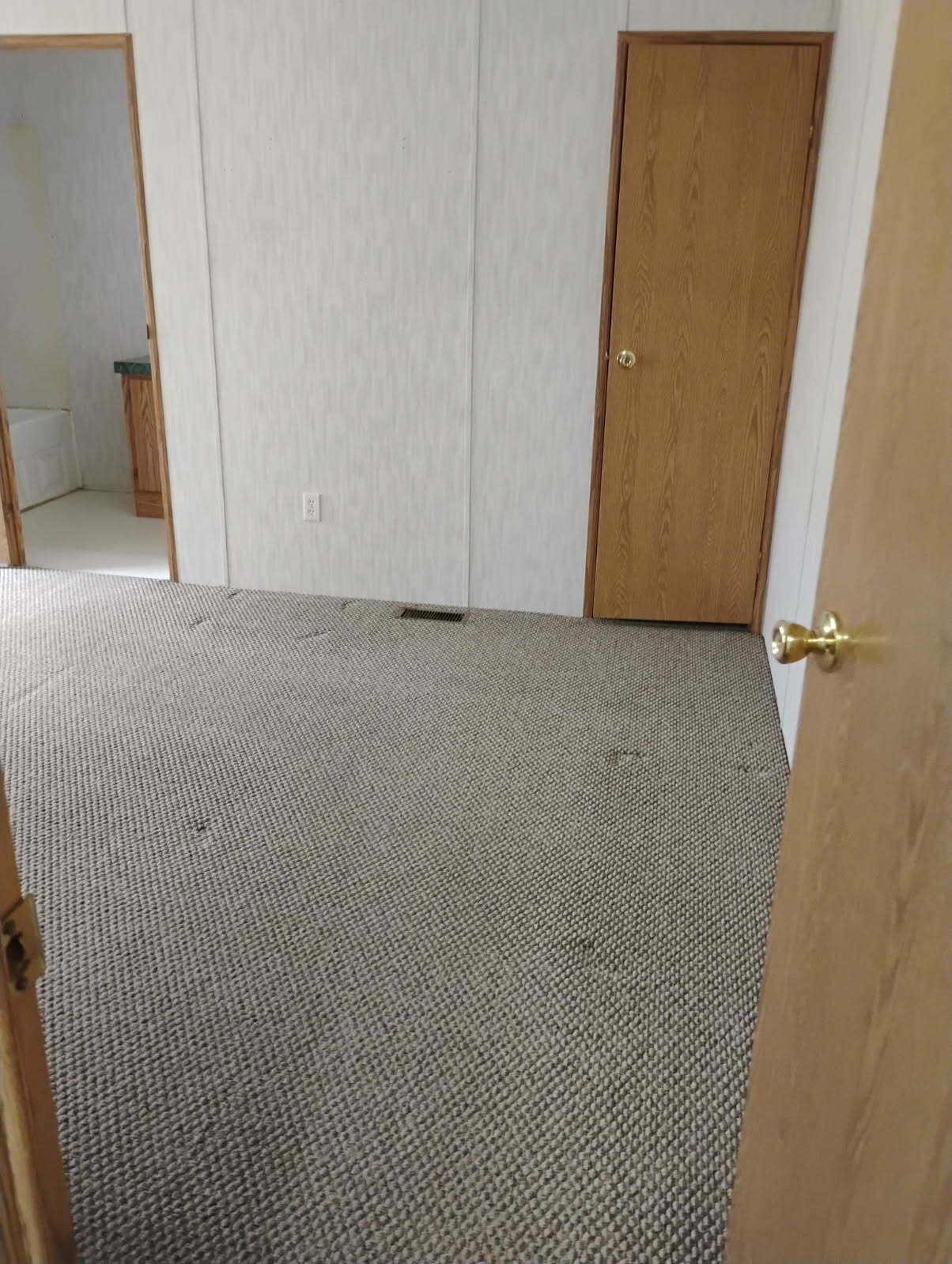 Building Photo - 713 N Linn St