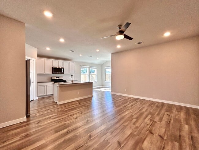 Building Photo - Move-In Ready Home with Open Layout & Outdoor Entertaining Space