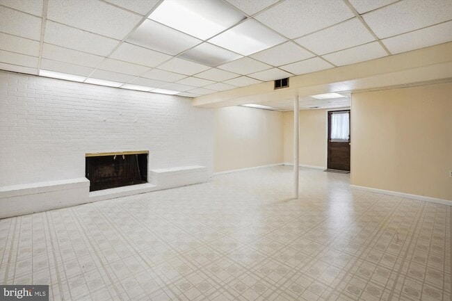 Building Photo - 8501 Canterbury Dr