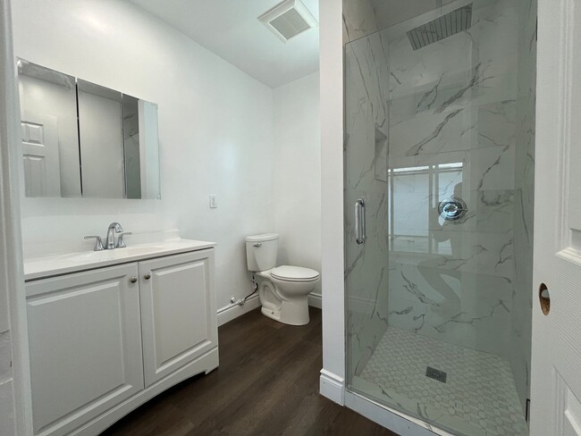 Building Photo - Upgraded West Hills 3+2, READY FOR MOVE-IN!