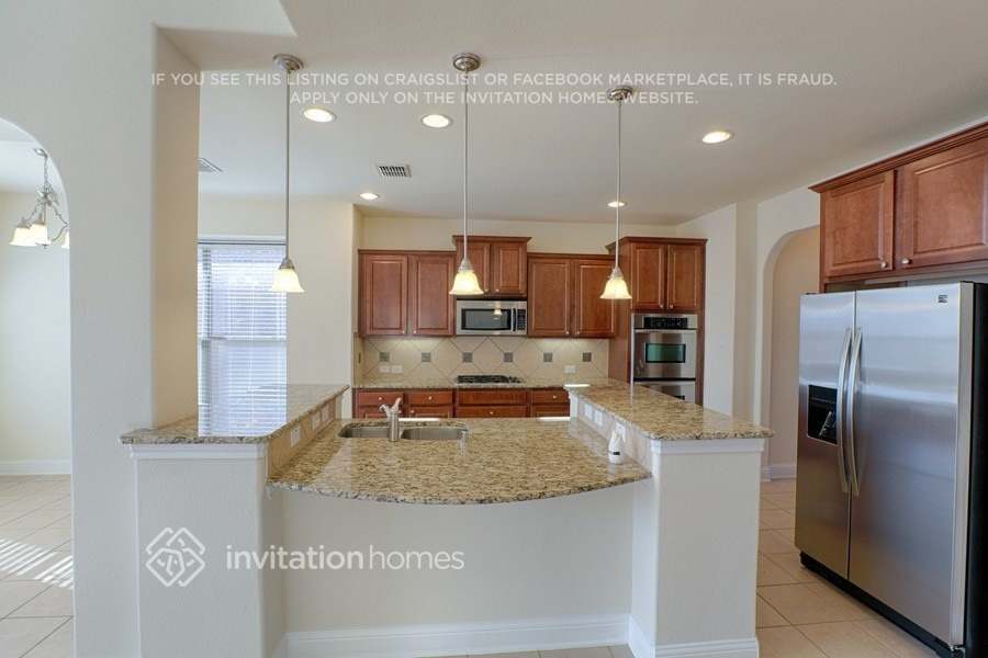 Building Photo - 721 W Talon Dr
