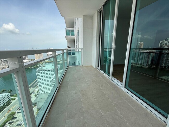 Building Photo - 950 Brickell Bay Dr