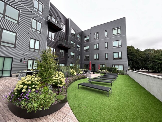 Primary Photo - 820 Washington St