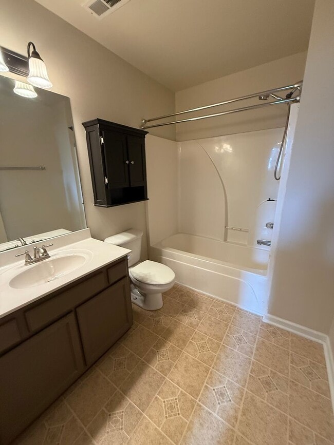 Building Photo - 2-bedroom, 2-bath townhouse in Nicholasville, KY