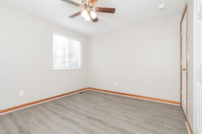 Building Photo - 159 Hillwood Ct