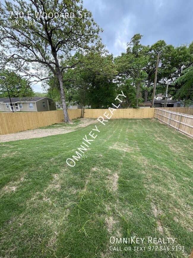 Building Photo - 730 E Woodard St