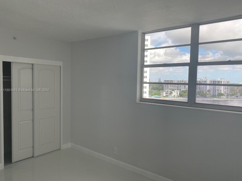 Building Photo - 3001 S Ocean Dr