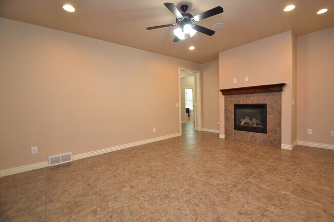 Building Photo - Stunning 6 bedroom 3 bathroom home in Daybreak South Jordan!!!