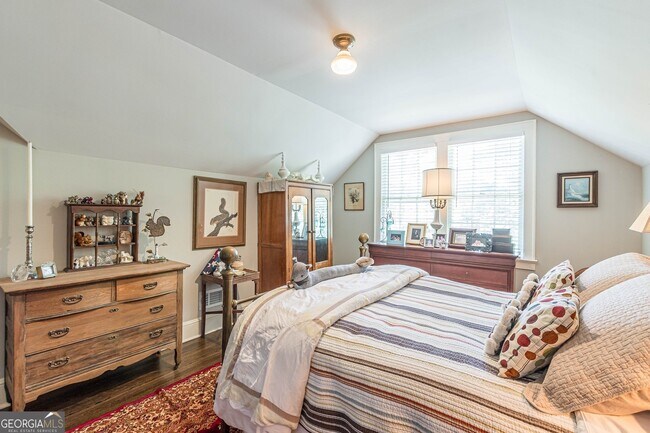 Building Photo - 1878 Cambridge Ave