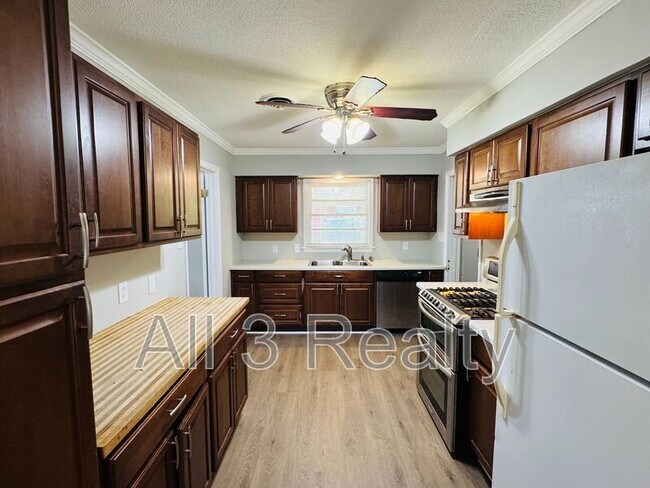 Building Photo - 664 Joryne Dr