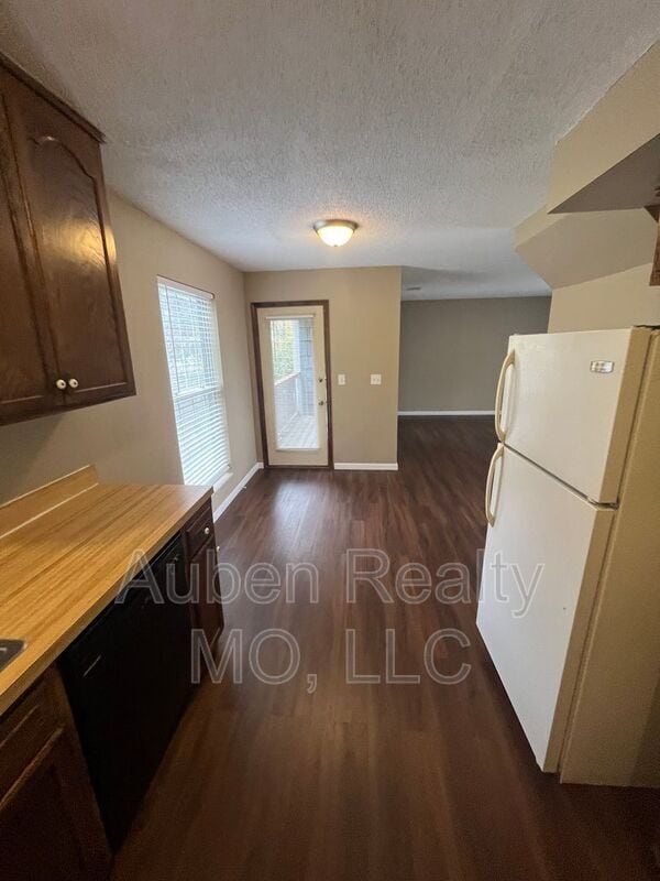 Building Photo - 10115 E 67th St