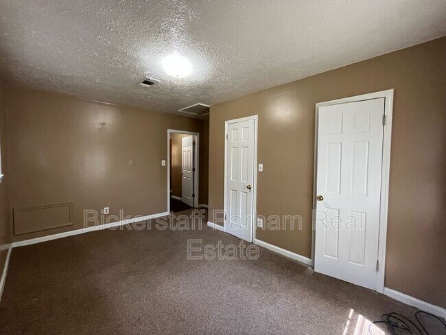 Building Photo - 2911 Gardenia St