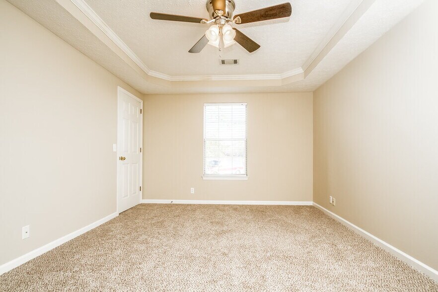 Building Photo - 1215 Cedarbend Dr
