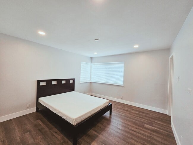 Building Photo - 9213 El Tango Cir