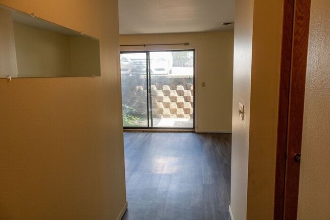 Building Photo - $1,500 | 2 Bedroom, 1 Bathroom | 1st Floor...