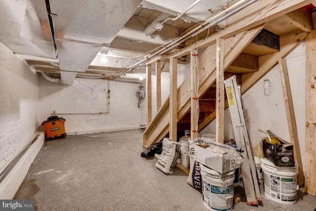 Building Photo - 516 S Duncan St