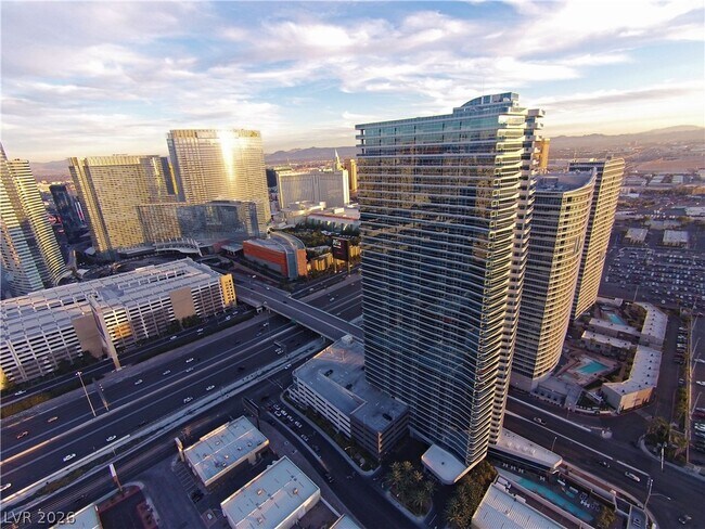 Building Photo - 4471 Dean Martin Dr