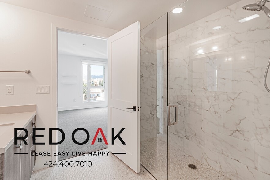 Building Photo - 1168 S Barrington Ave