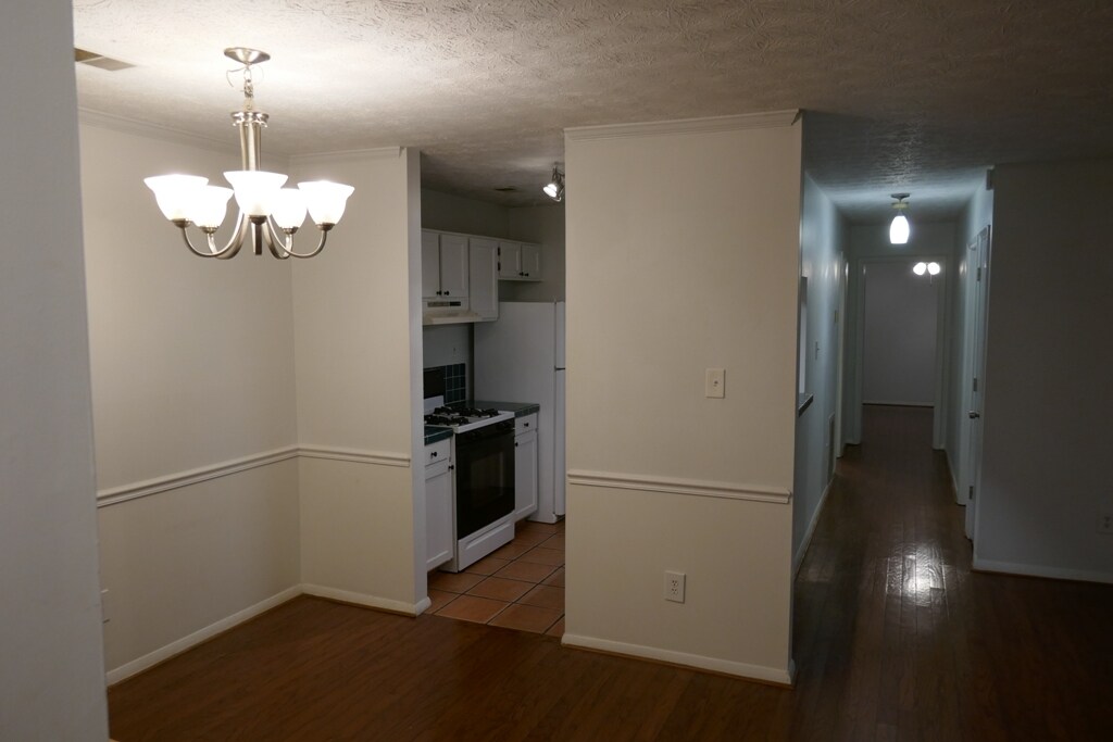 Building Photo - 402 Tuxworth Cir