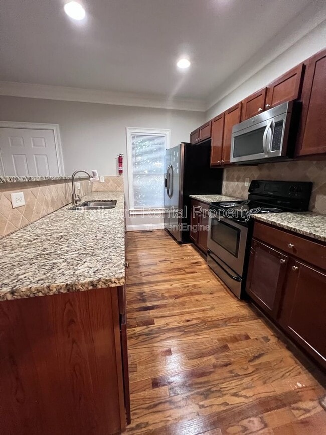 Building Photo - 750 Terry St SE