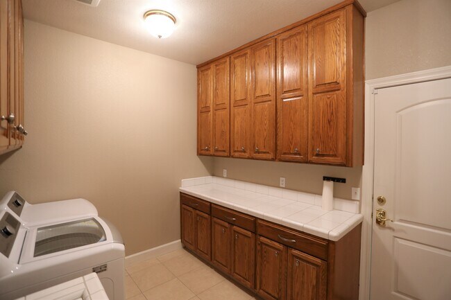 Building Photo - 320 Hartley Dr