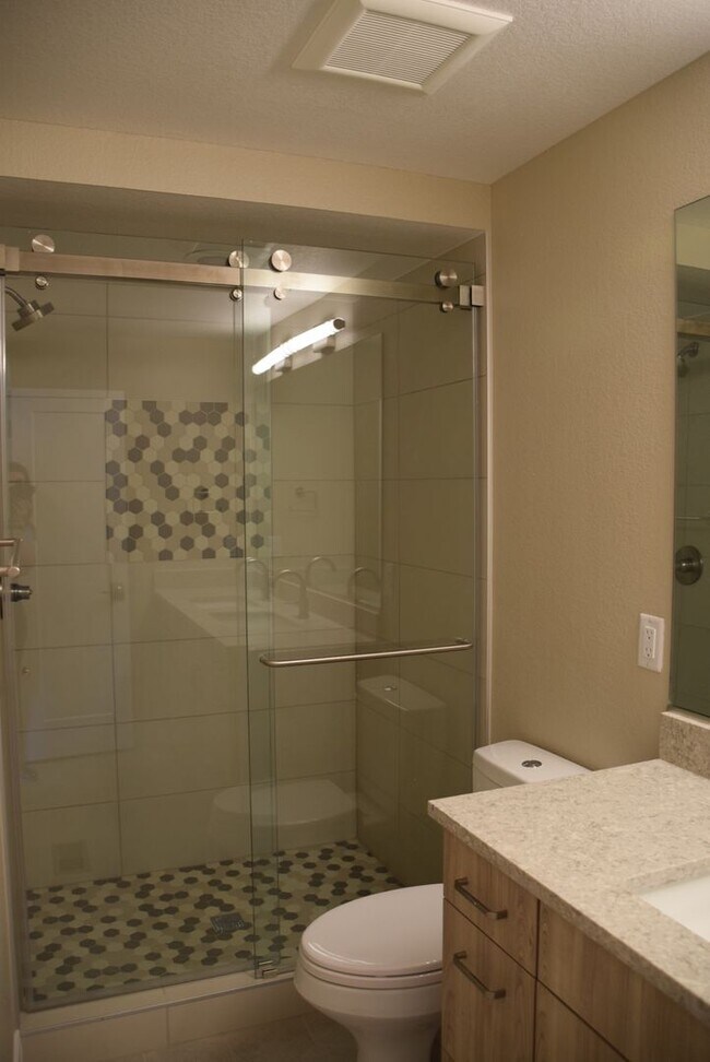 Building Photo - 3 bedroom / 3.5 bath Townhome + 2 Large Flex Spaces & Spacious Roof Top Deck!