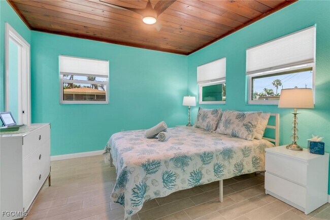 Building Photo - 2567 Cay Cove