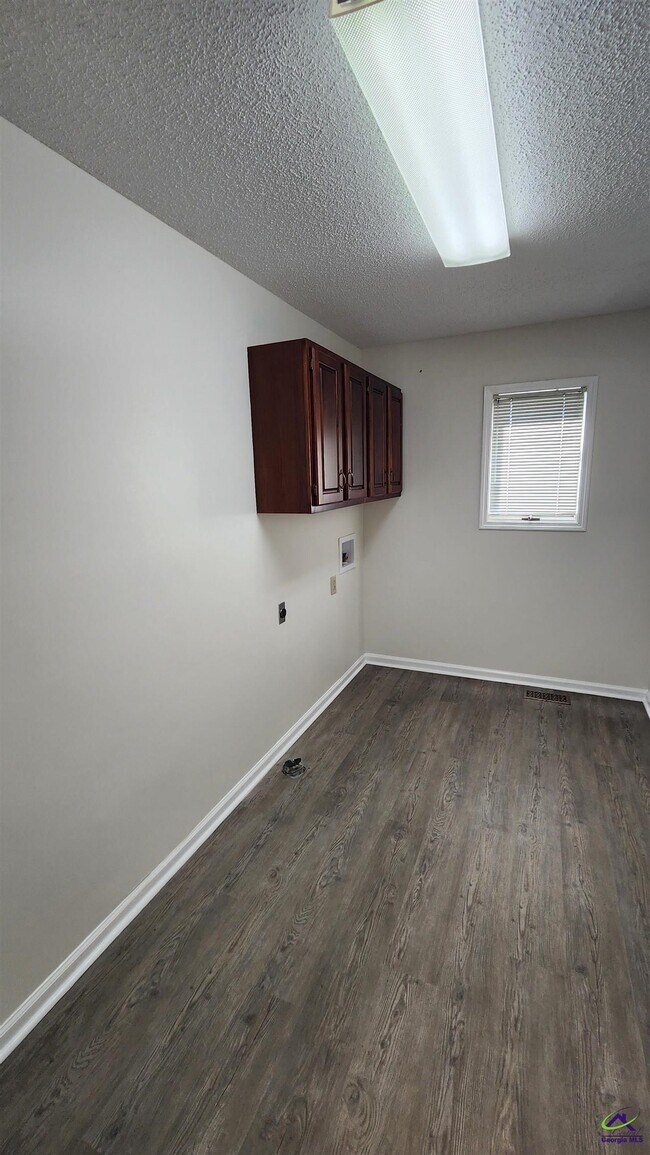 Building Photo - 114 Van Dr