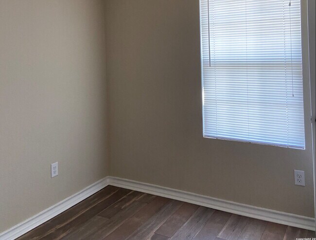 Building Photo - "Spacious 3-Bedroom Condo Oasis with 2.5 Baths in San Antonio – Your Perfect Retreat!"