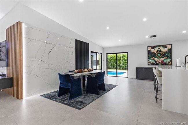 Building Photo - 5143 Deerhurst Crescent Cir