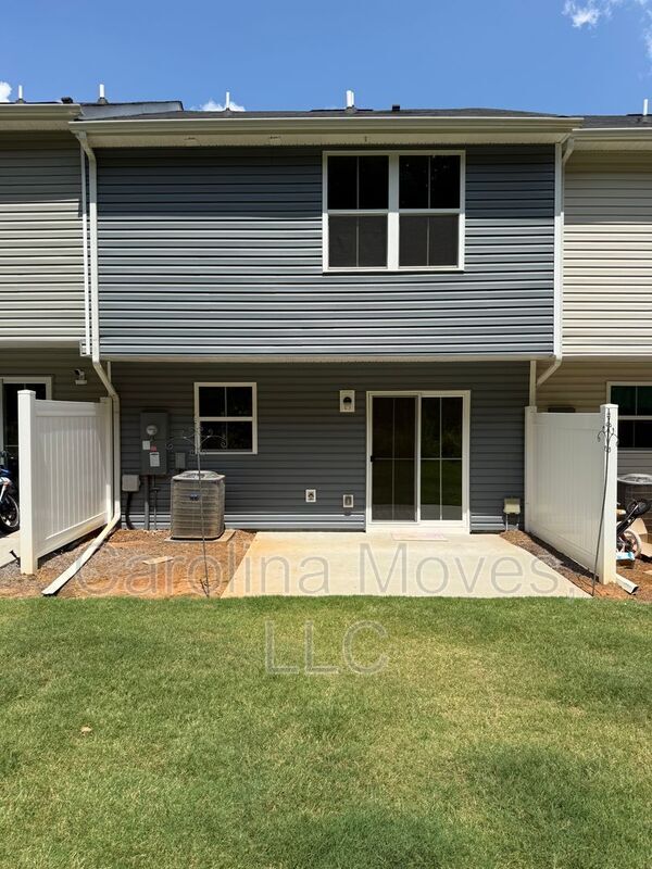 Building Photo - 126A Fernside Ct