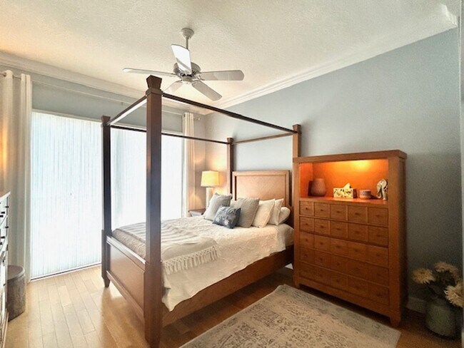 Building Photo - AVAILABLE May 1- 0CT 31ST .FURNISHED/SEASONAL.  3/2 POOL HOME IN ROSEDALE!