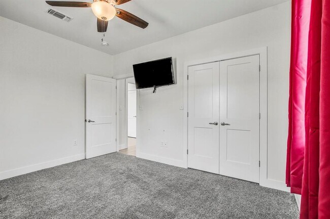 Building Photo - 109 Les Ln