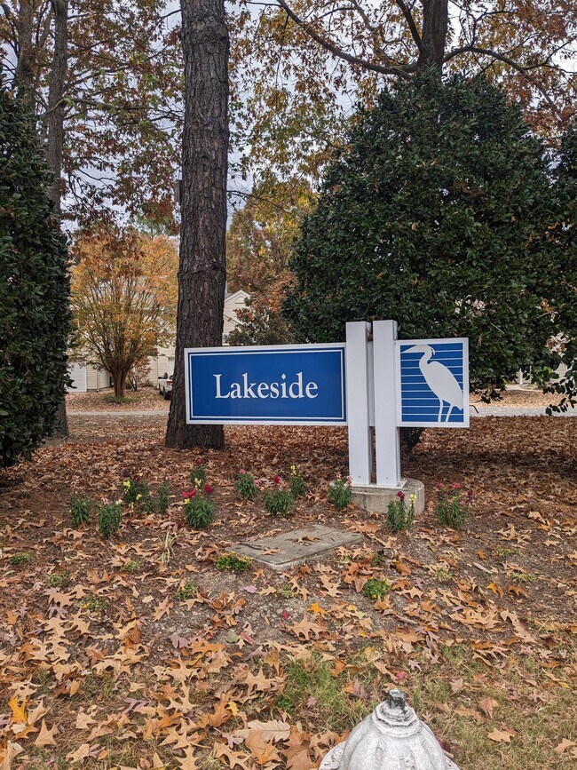 Building Photo - 1254 Lake Dr