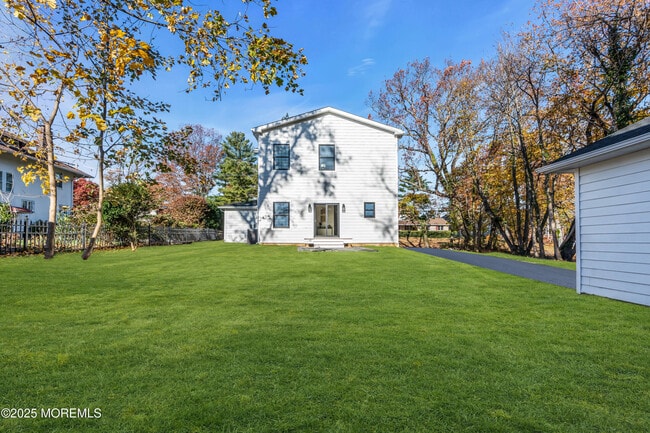 Building Photo - 340 River Rd