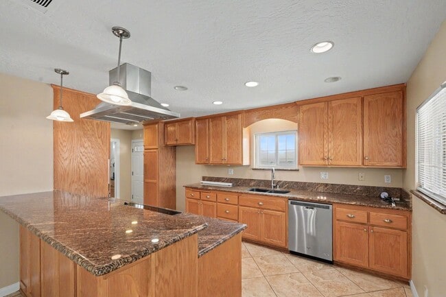 Building Photo - Charming 4-Bedroom Single-Story Home with Pool in Rancho Cucamonga!