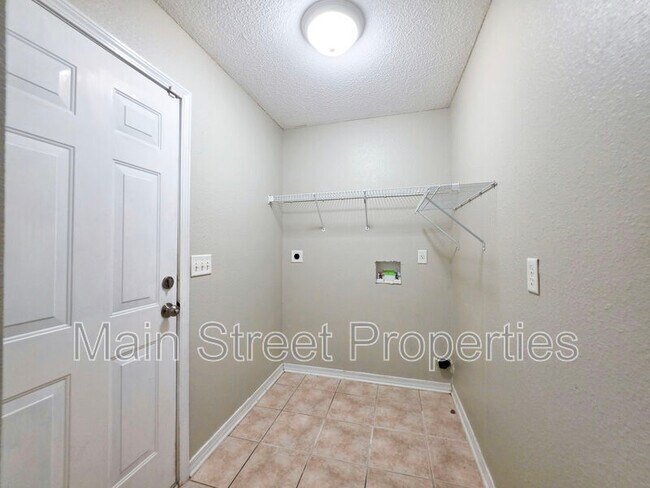 Building Photo - 1638 Dee's Rd