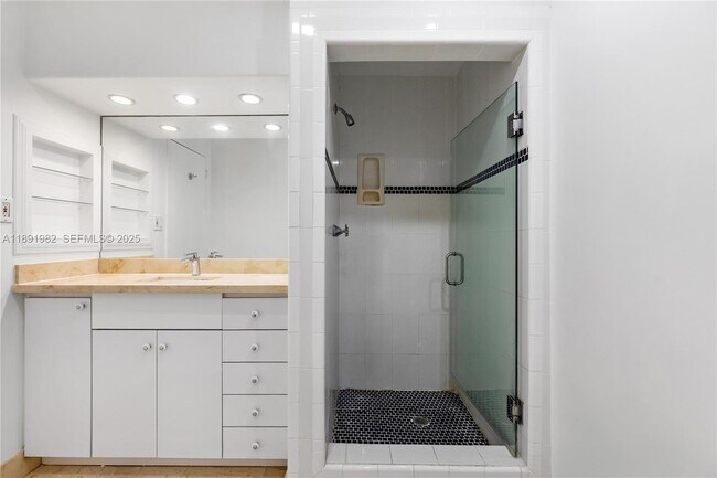 Building Photo - 4925 Collins Ave