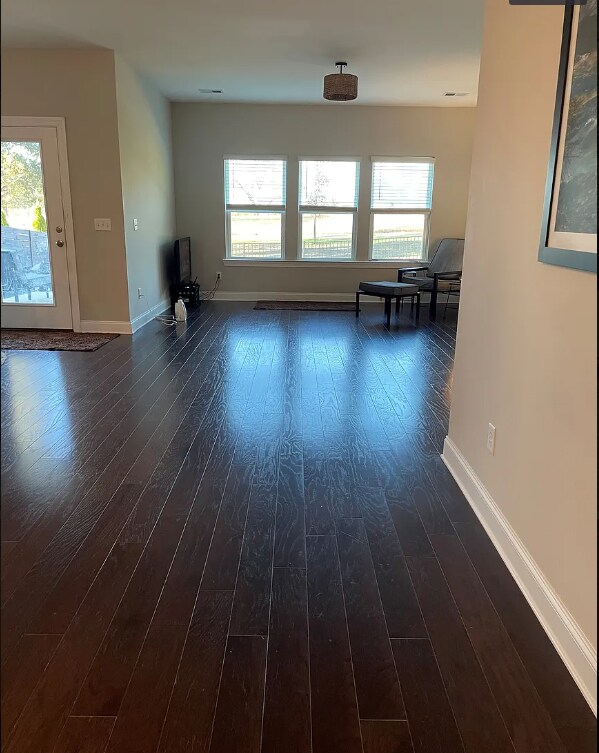 Building Photo - "Charming 3-Bedroom Retreat with 2 Baths w/bonus room and fenced yard!!