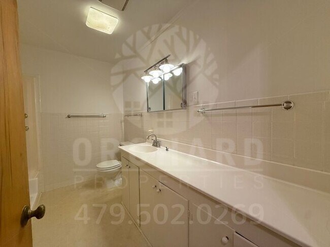 Building Photo - 3 bedroom, 2 Bath House Near University of Arkansas campus