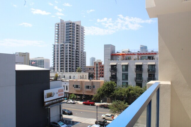 Building Photo - Gorgeous Studio w/ Upgraded Kitchen, A/C &...