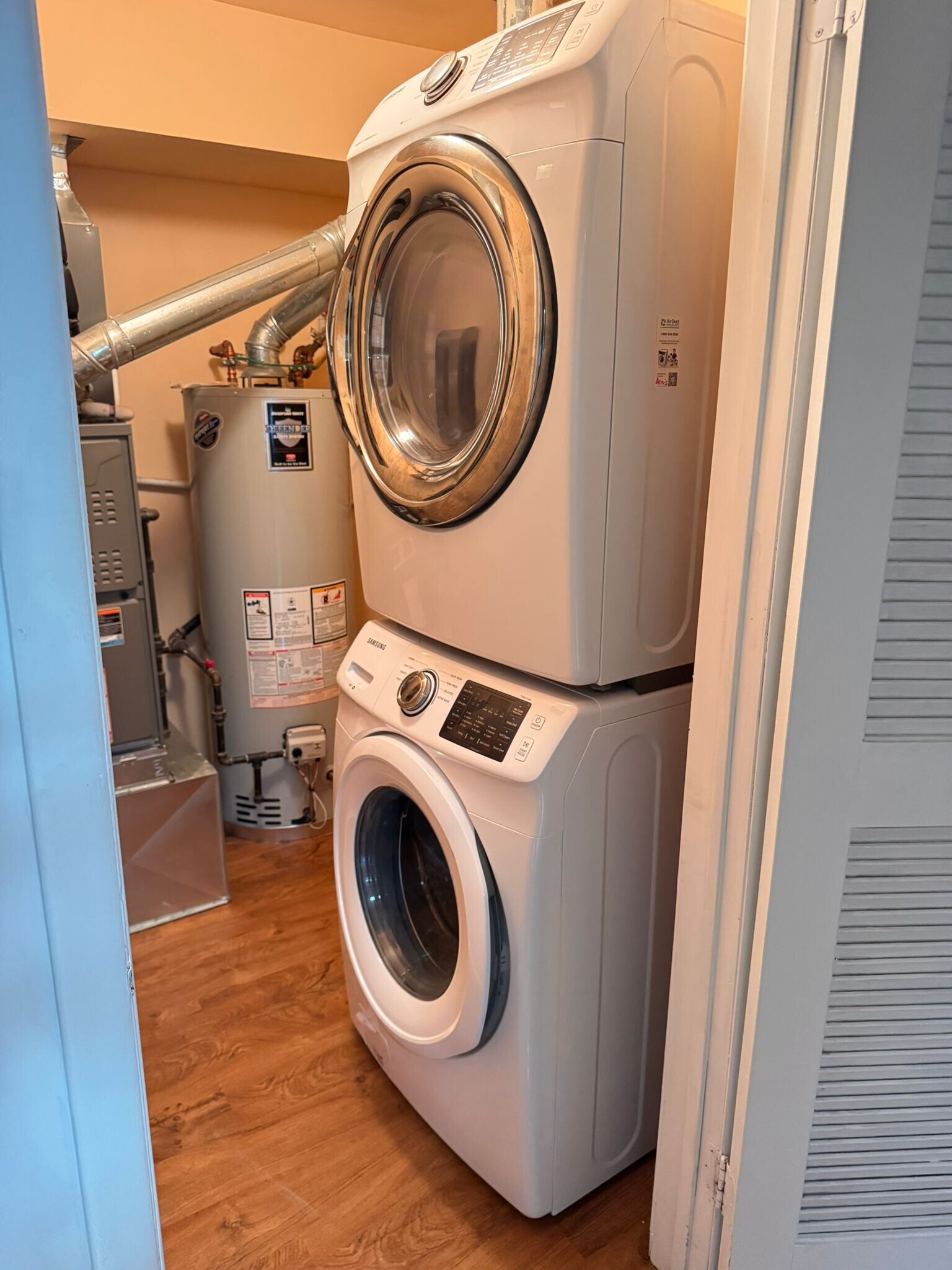New Washer Dyer Unit - 115 Cascade Ct