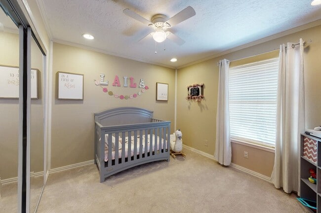 Building Photo - Adorable 3 Bed Townhome Pre-Leasing July 2026!