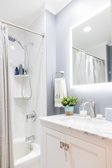 Building Photo - 1700 V St NW