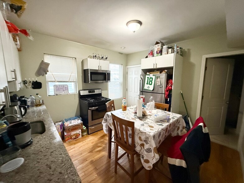 Building Photo - 3977 Washington St