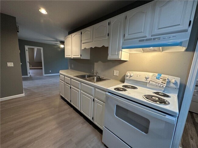 Building Photo - 5 Pomham St