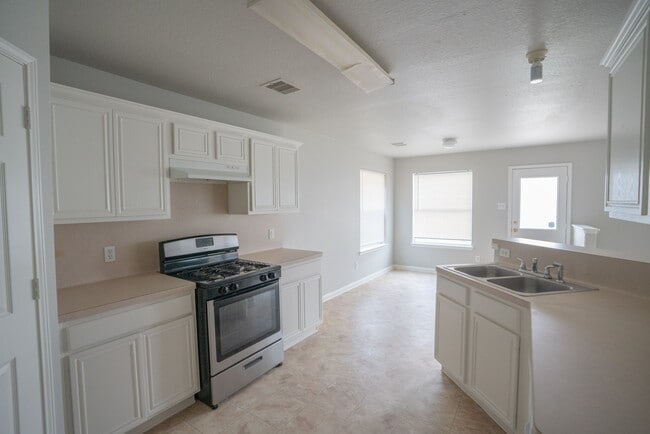 Building Photo - 20830 Balmoral Glen Ln