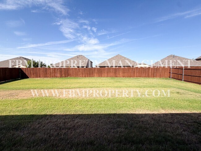 Building Photo - 369 Thoroughbred St