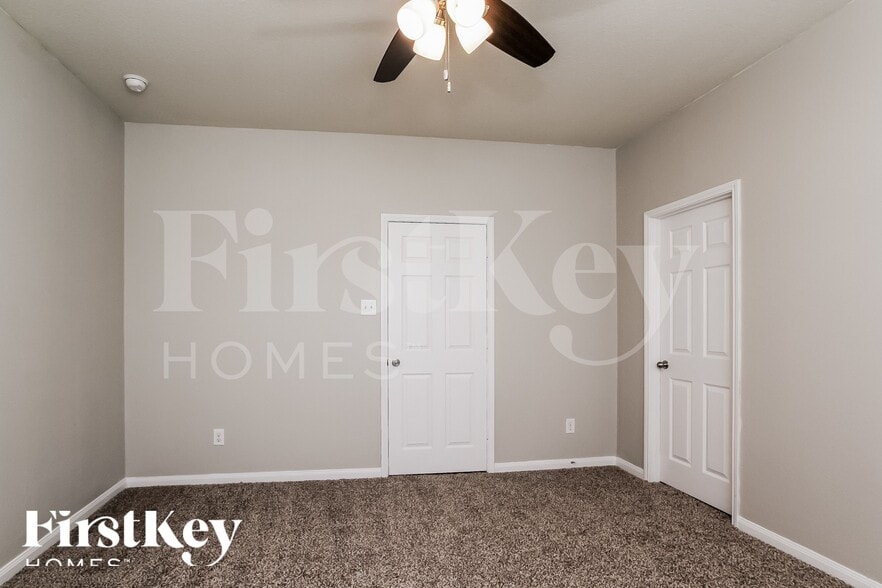 Building Photo - 5623 That Way