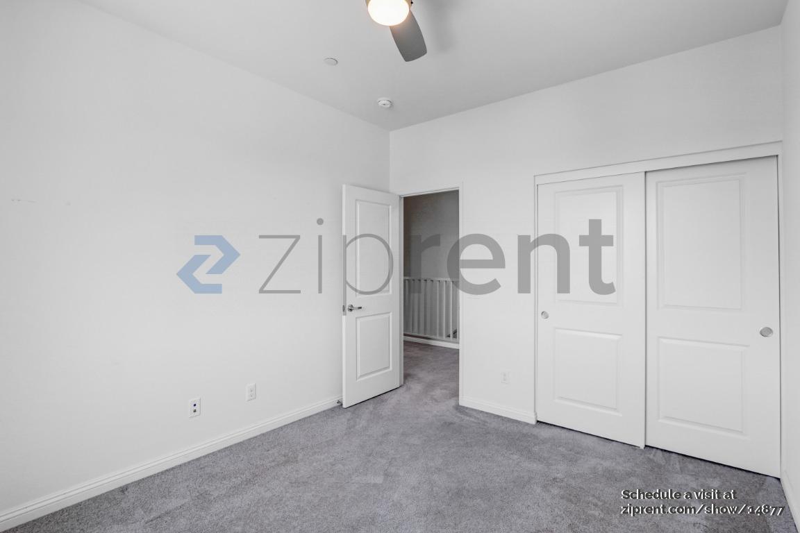 Building Photo - Unit